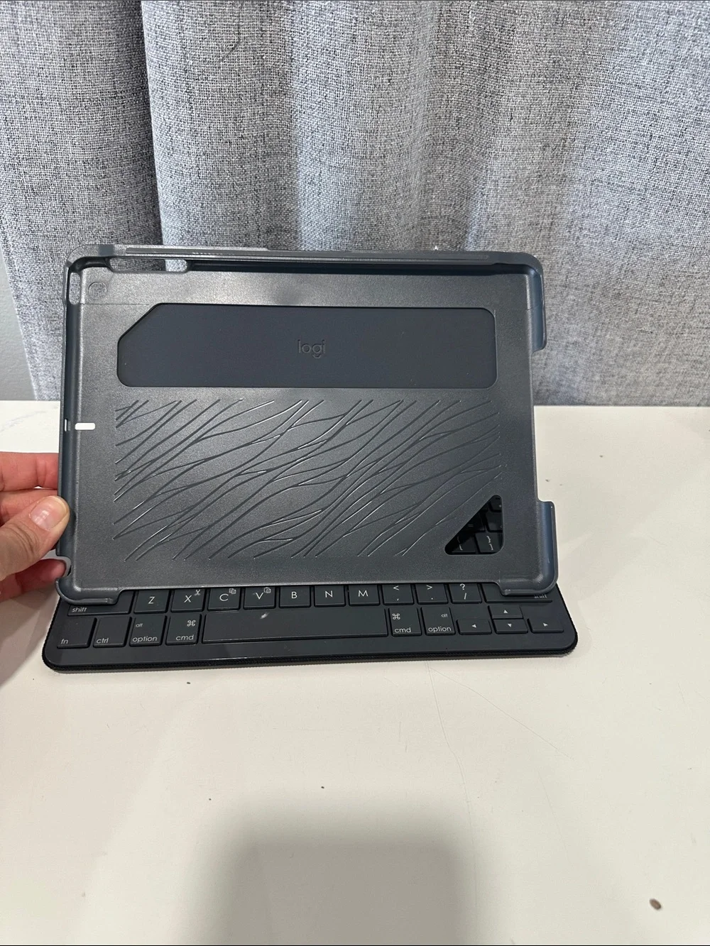 Black Tablet Keyboard Case - Slim Bluetooth Keyboard for Tablets